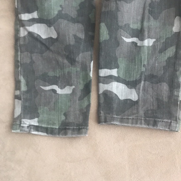 William Rast Camouflage Skinny Jeans - Picture 4 of 5